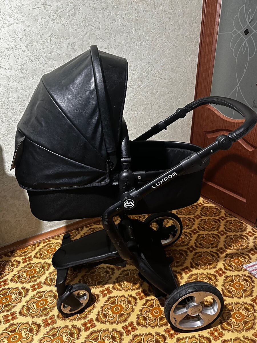 Коляска 2 в 1 экокожа черная Luxmom