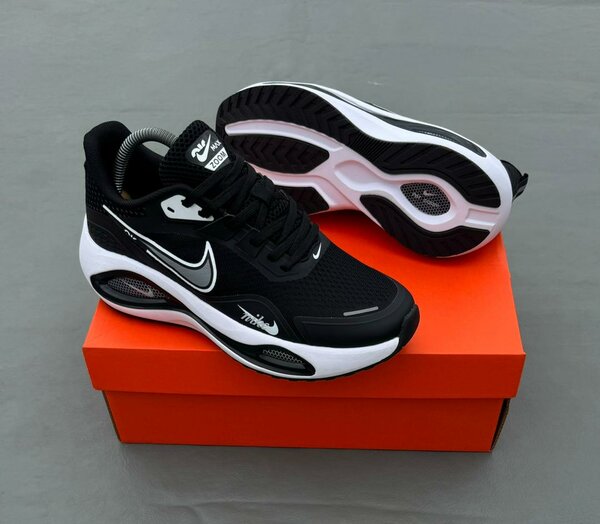 Chaussures Nike Air Max noir et blanc