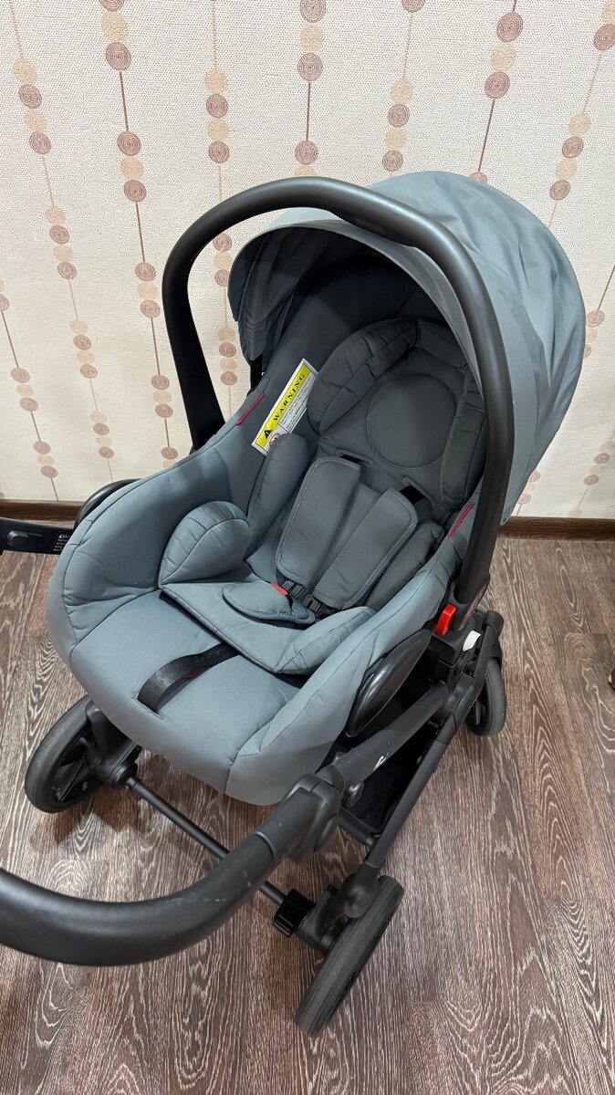 Продаю коляску Teknum 2в1 (прогулочный блок и авто люлька)