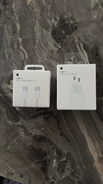 Адаптер питания Apple USBC мощностью 20 Вт и Кабель USB-C