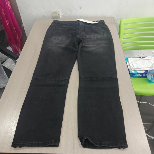 Jeans déchirés noirs