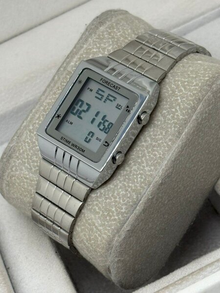 Montre numérique en acier inoxydable