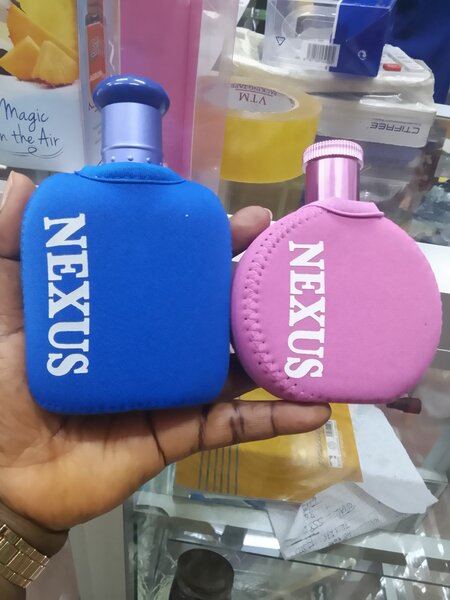 Flacons de parfum Nexus colorés
