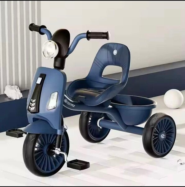 Tricycle enfant coloré
