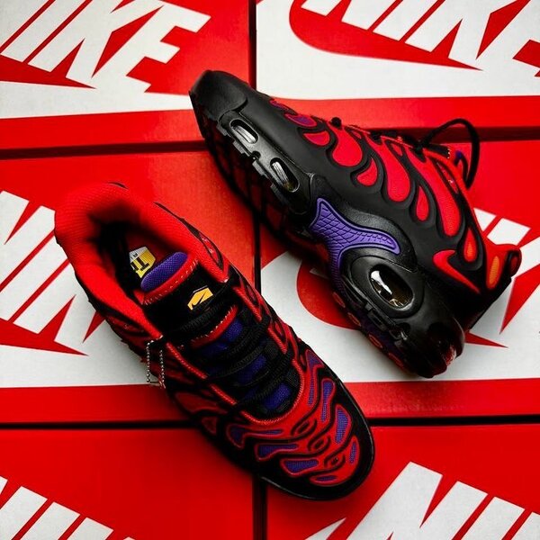 Baskets tendance rouges noires