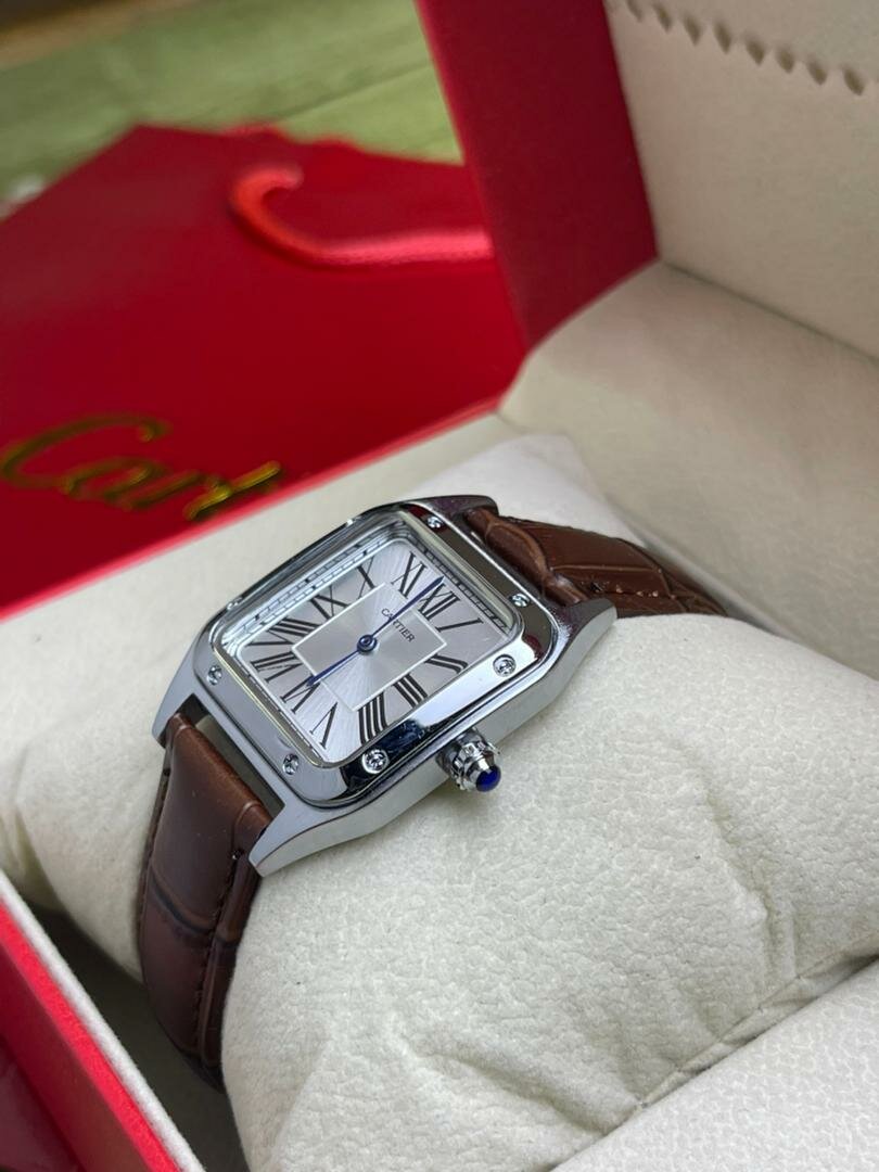 Montre élégante en cuir