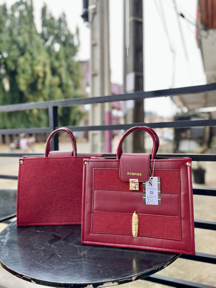 Sac à main en cuir rouge élégant