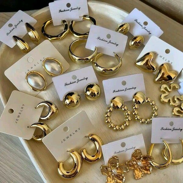 Boucles d'oreilles dorées élégantes
