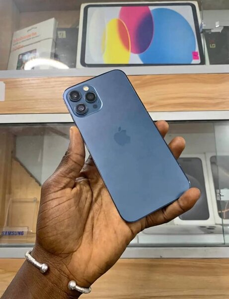 iPhone 12 Pro Max Bleu