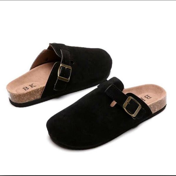 Chaussons en daim noir