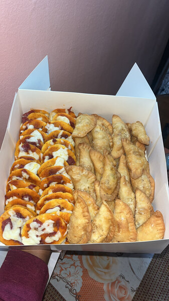 Assortiment de Pizza et Empanadas
