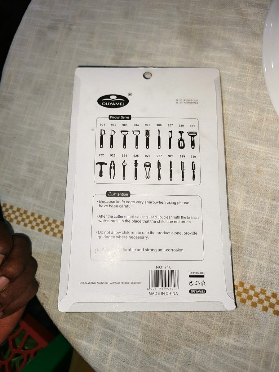 Ensemble Ciseaux et Éplucheur