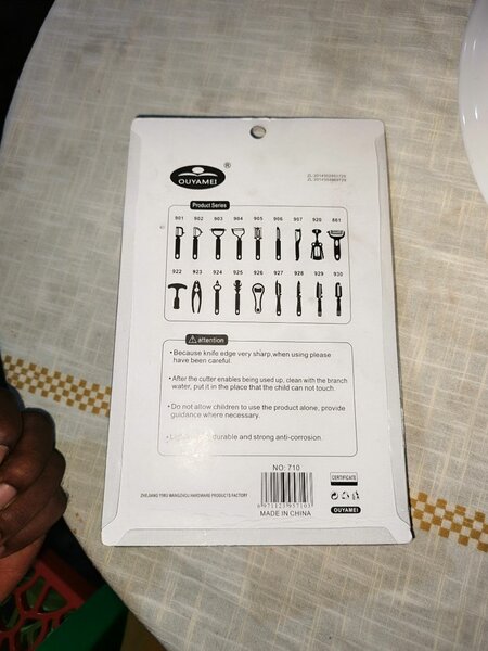 Ensemble Ciseaux et Éplucheur