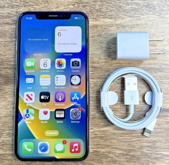 iPhone avec Chargeur et Câble