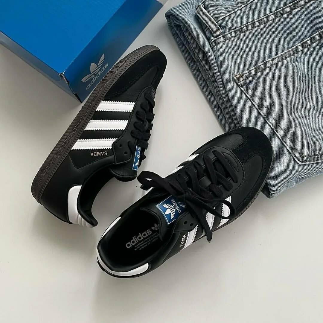 ADIDAS SAMBA BLACK AND WHITE