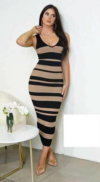 Robe élégante à rayures et perles