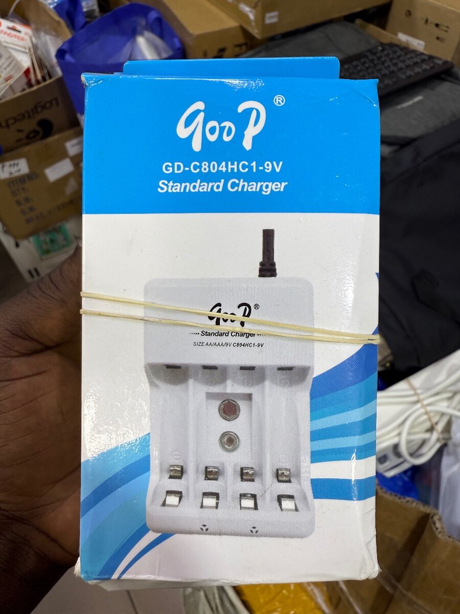 Chargeur de batteries universel