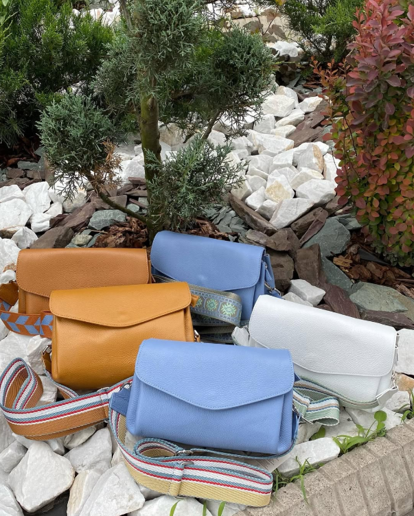 сумки разных цветов