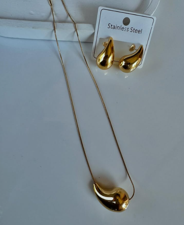 Necklace and earrings set 