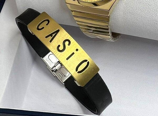 Montre élégante Casio dorée