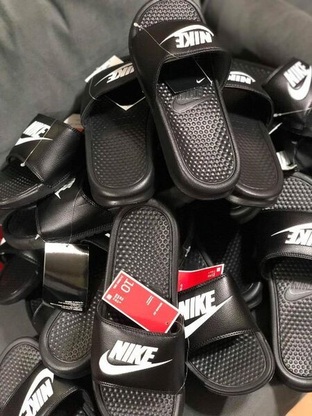 Nike Benassi Slippers