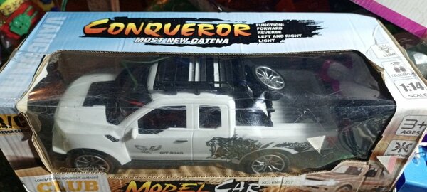 Camion jouet télécommandé