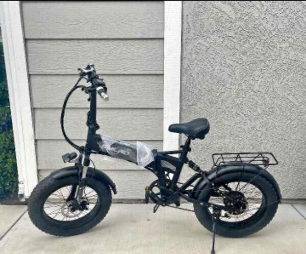Vélo électrique pliant compact