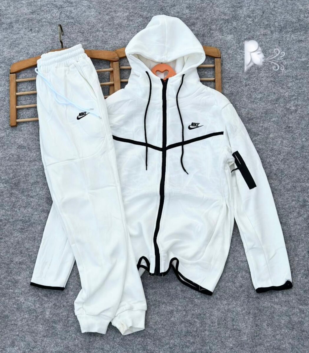 Survêtement blanc à capuche