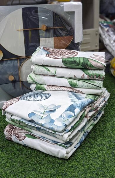  set includes 2 bedsheets and 4 pillowcases.