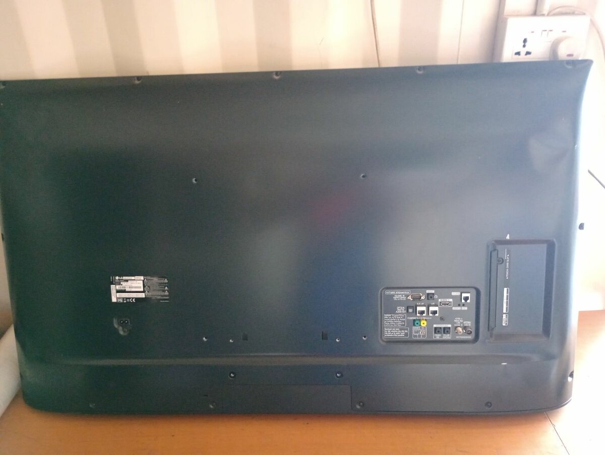 LG 49" Digital & Satellite TV