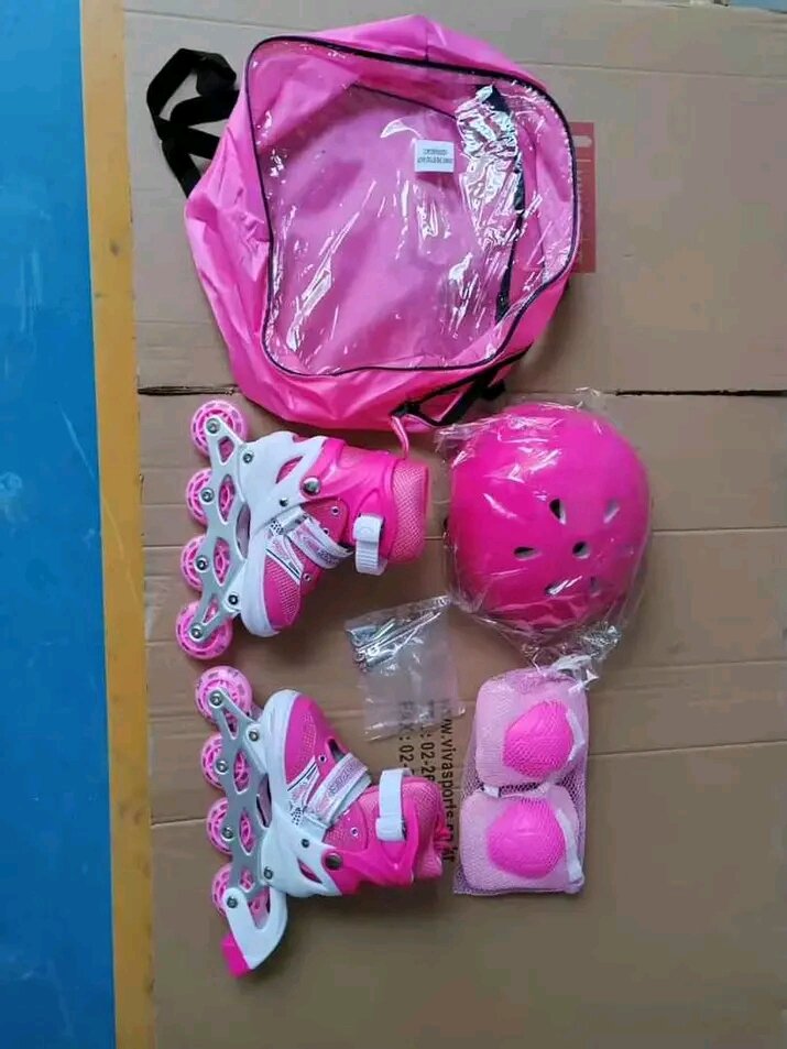 Patins à roulettes pour enfants avec casque et protections
