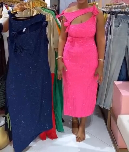 Robe élégante asymétrique brillante