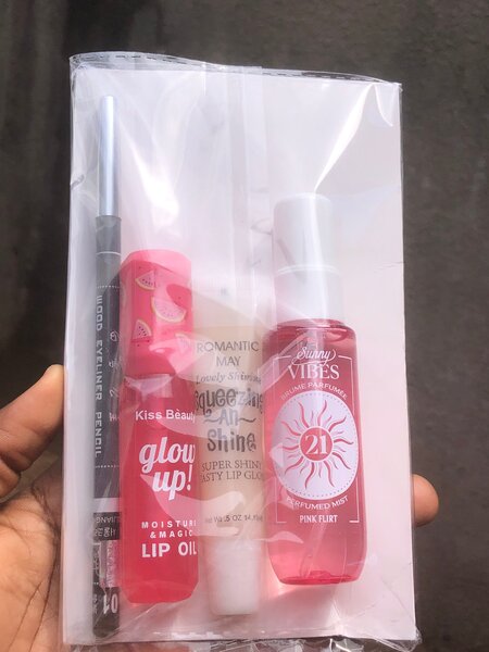 Ensemble Brillant Lèvres et Parfum