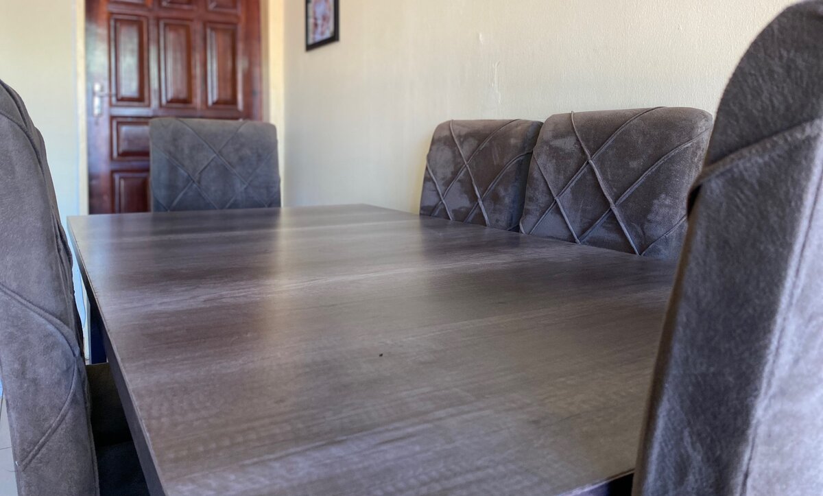 Dinning table & chairs (6)