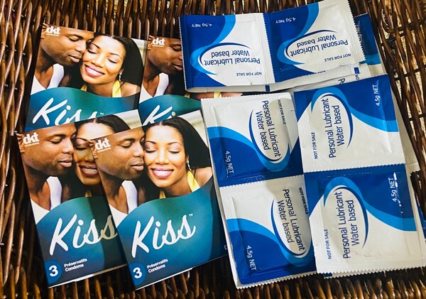 12 Préservatifs+ 10 Lubrifiant