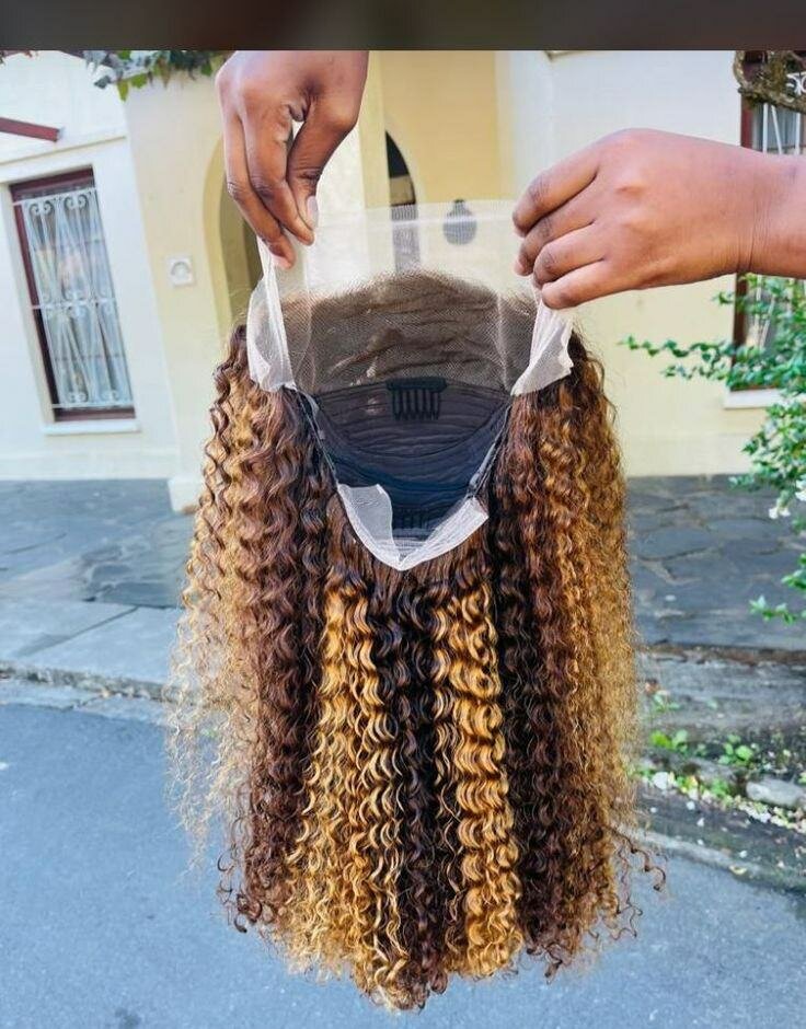 Perruque Bouclée en Dentelle