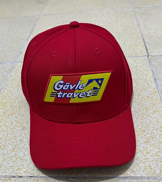 Casquette rouge Gävle Travet