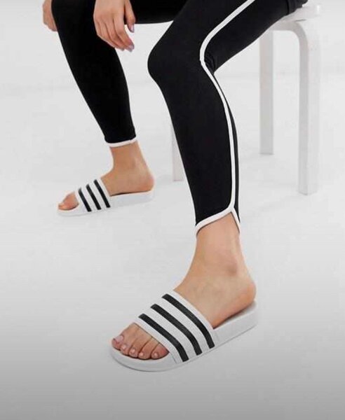 Claquettes adilletes originales