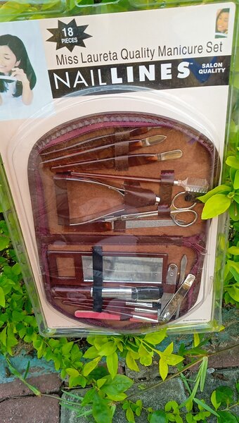 Set manucure Miss Laureta 18 pièces