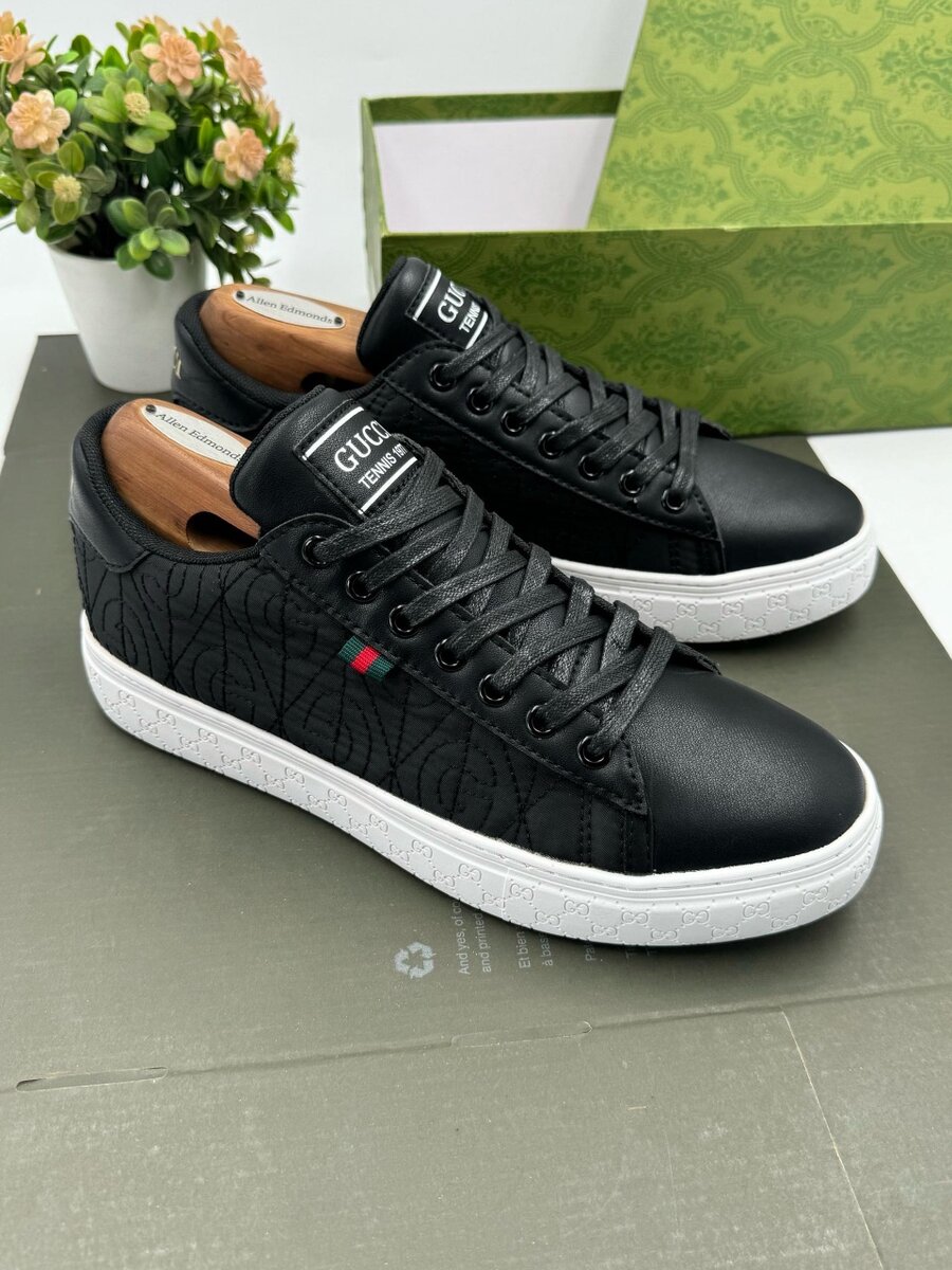 GUCCI BLACK AND WHITE