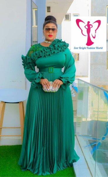 Robe élégante plissée