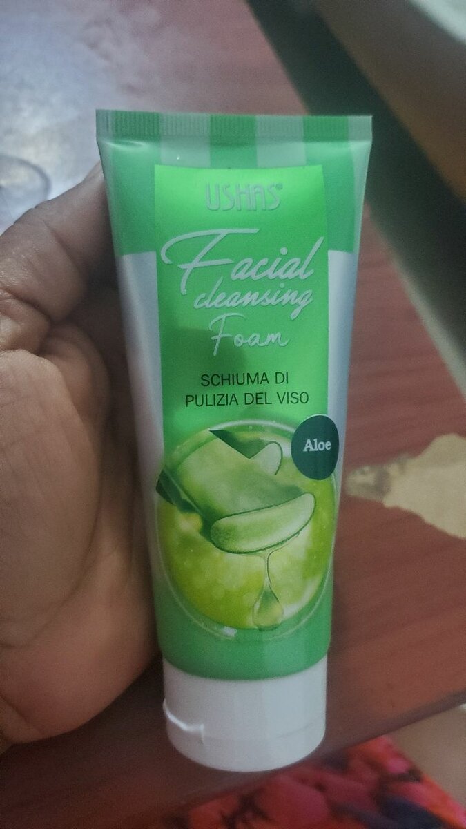 Mousse nettoyante vissage