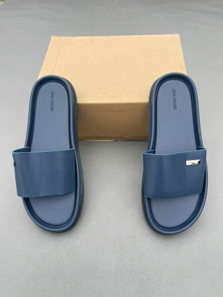 Tongs bleues pour hommes