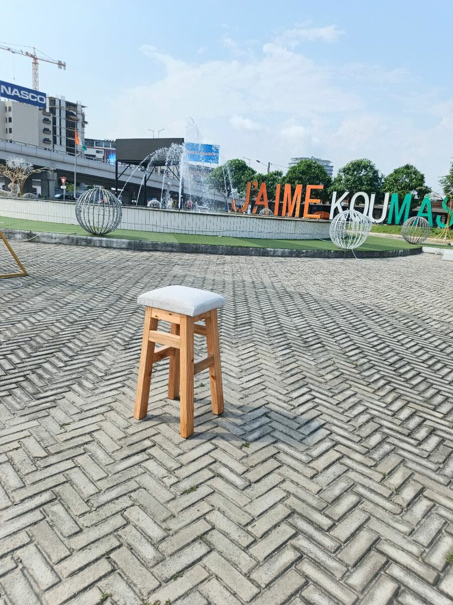 Tabouret en bois minimaliste