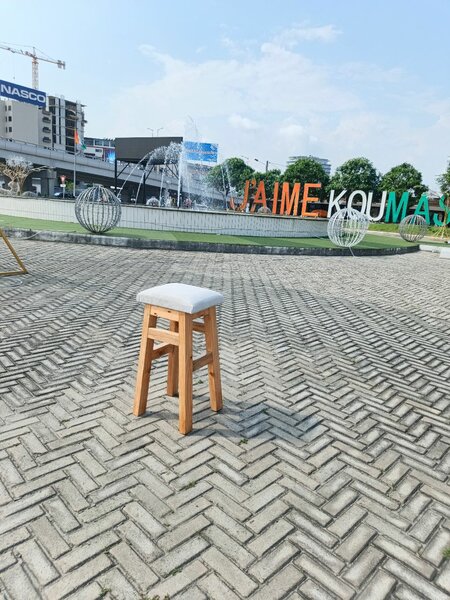 Tabouret en bois minimaliste