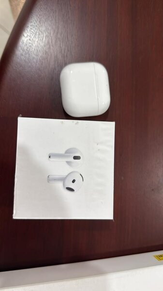 AirPods 4