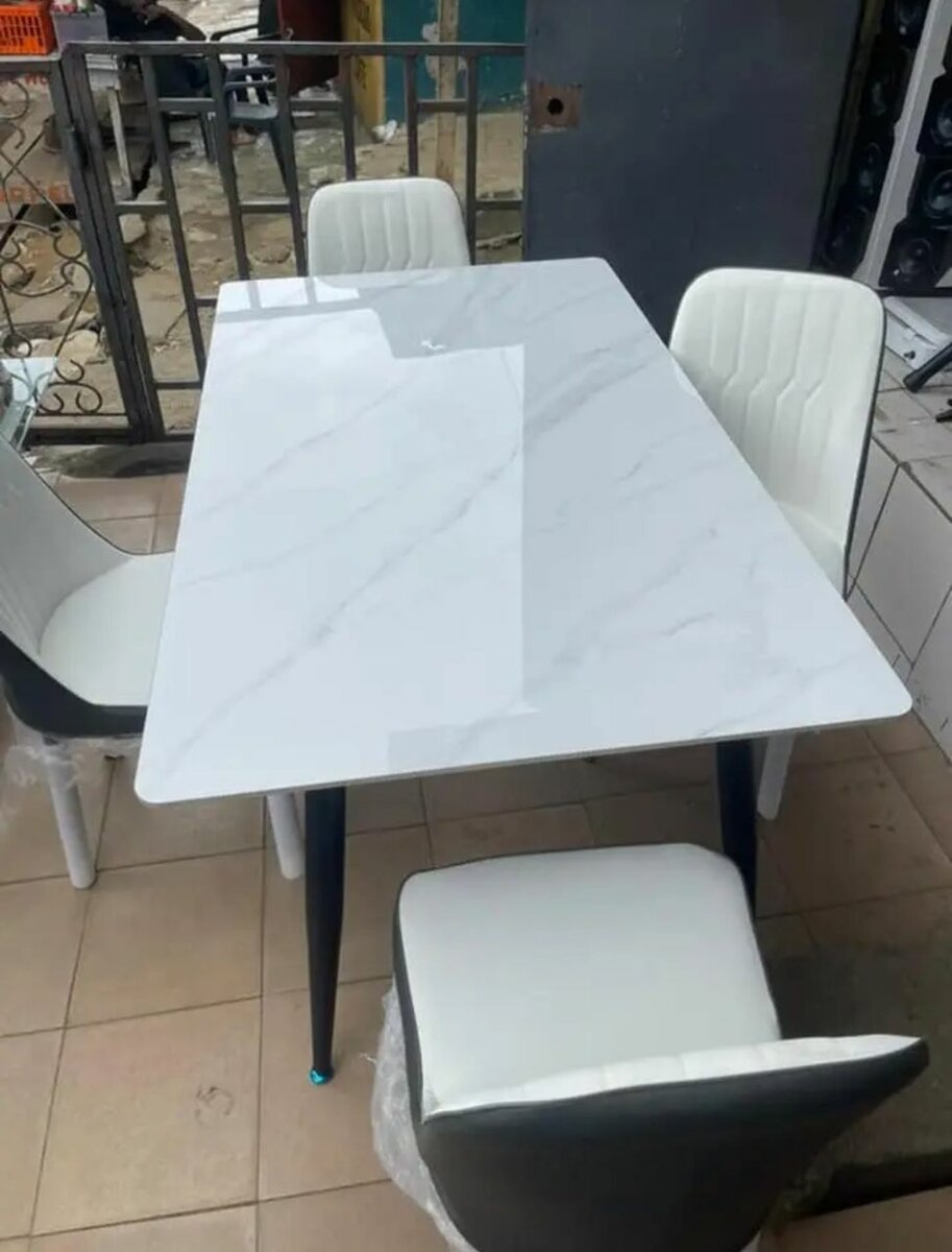 Ensemble Table Marbre et Chaises