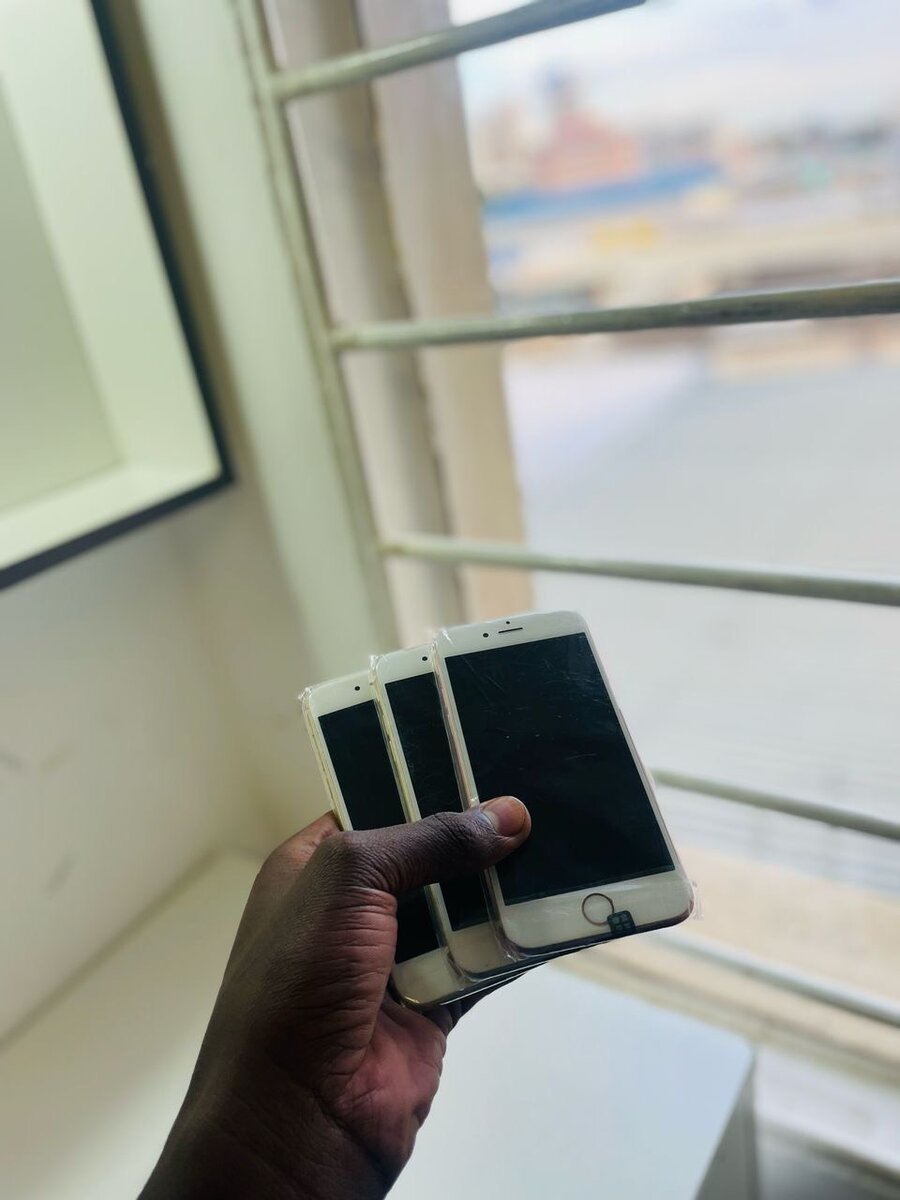 EW STOOCK!  iPhone 6s Fully