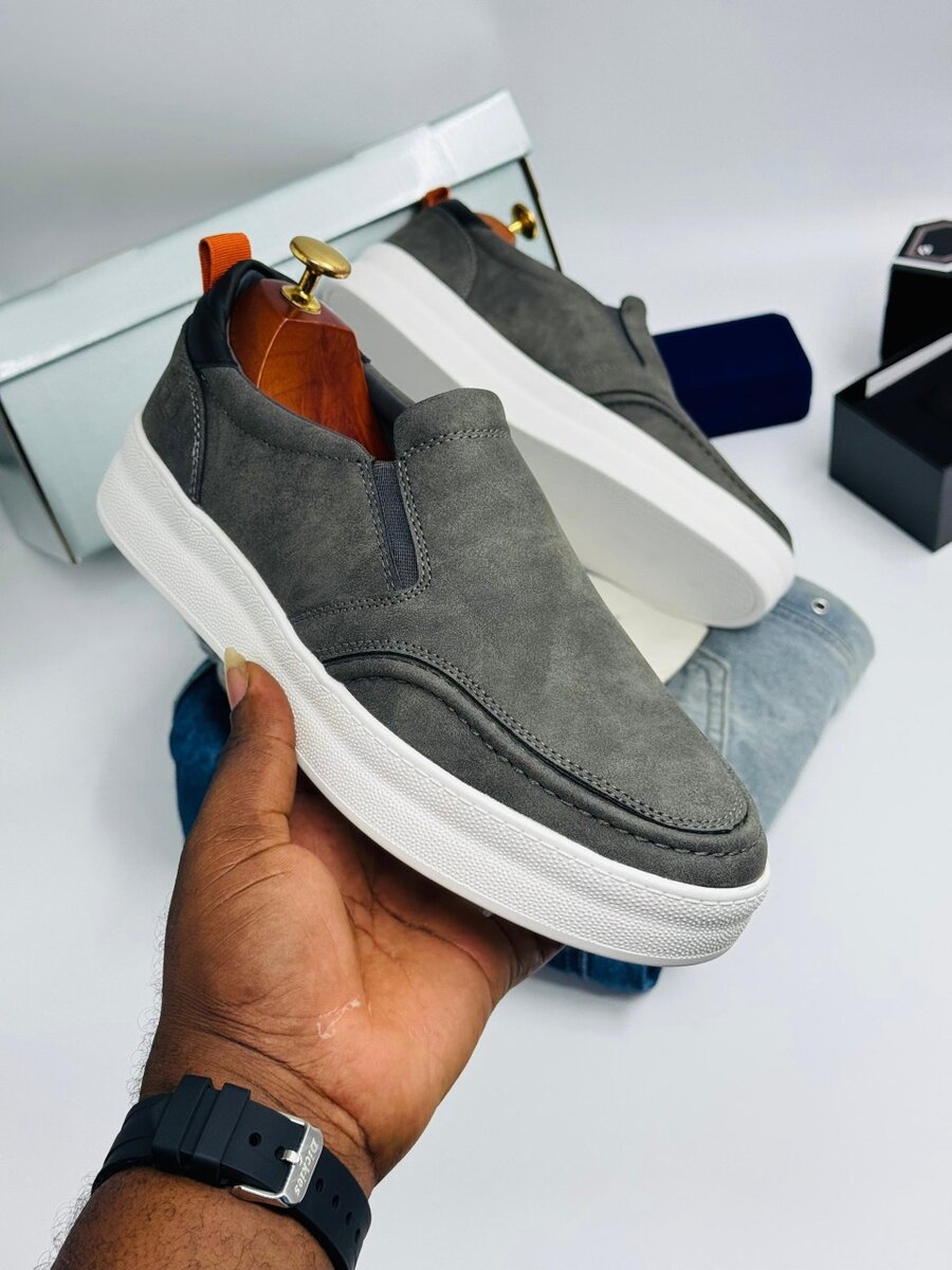 TIMBERLAND GREY AND WHITE