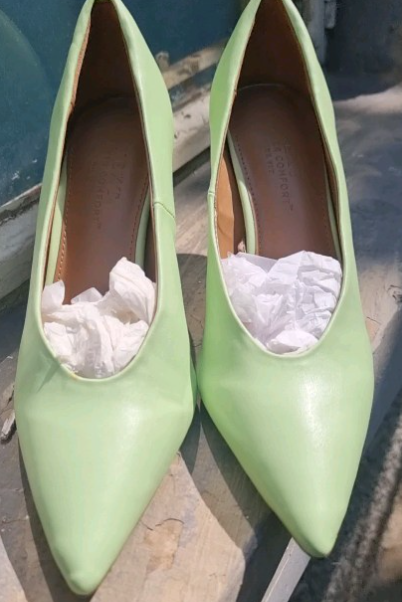 shoes gloss patent heel